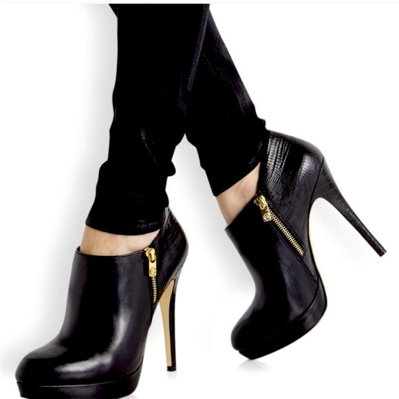 Gorgeous Michael Kors leather ankle booties ! - Picture 2 of 9